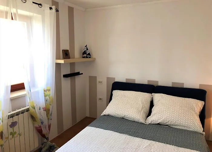 Beautiful Street - Sea View 波尔托罗